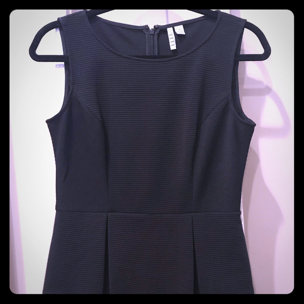 Elle peplum dress black